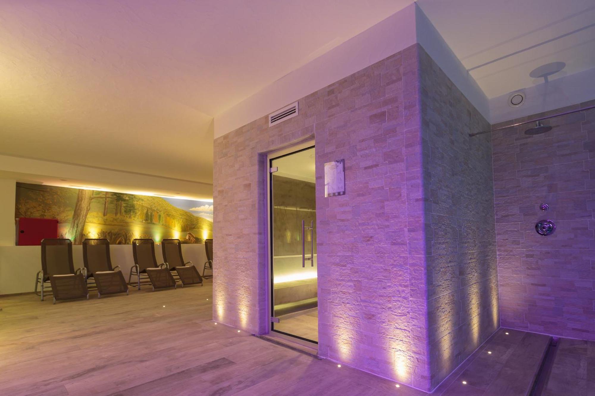 Residence Hotel Santa Maria piscina e wellness Peio Fonti Esterno foto